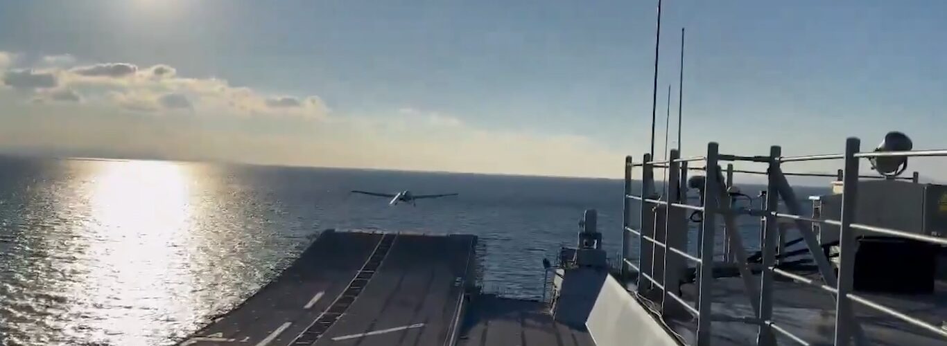 Mavi Vatan’da tarihi an: TB3, TCG Anadolu’ya başarıyla inip kalktı