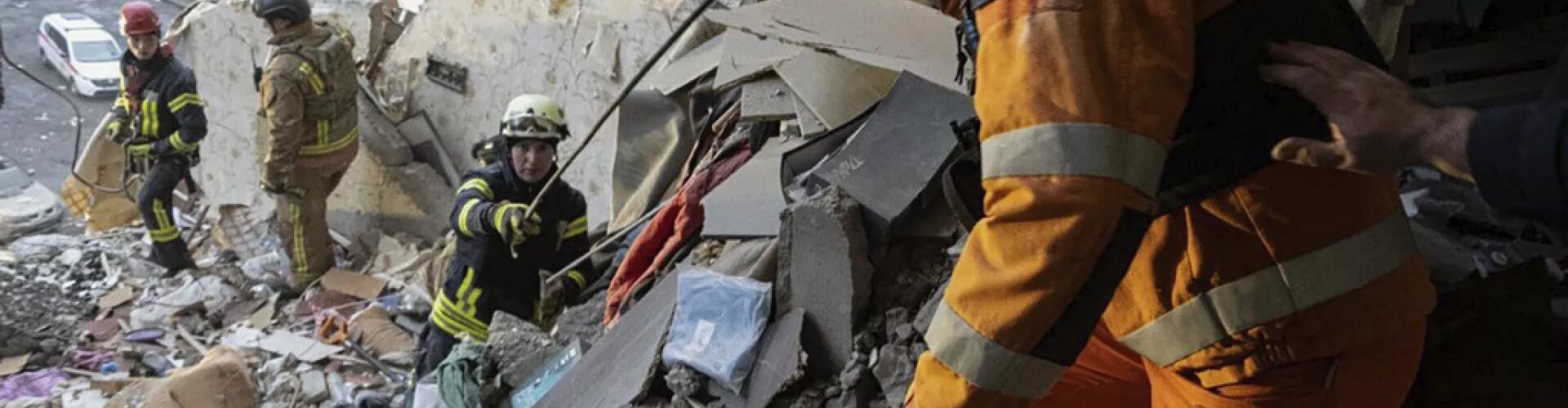 Rusya, Ukrayna’nın Sumi kentindeki bir apartmanı İHA ile vurdu: 1’i çocuk 4 kişi öldü