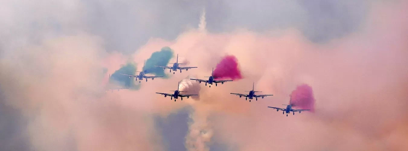 İtalya’da hava gösterisinde korkutan anlar: Dünyaca ünlü Frecce Tricolori ekibine ait 3 uçak havada çarpıştı