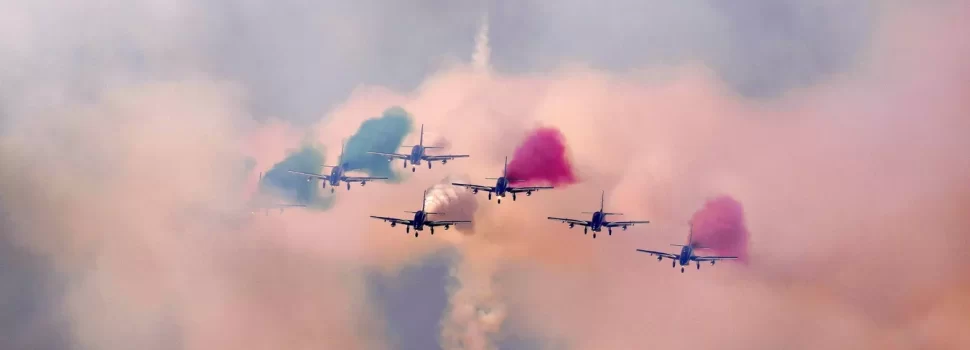 İtalya’da hava gösterisinde korkutan anlar: Dünyaca ünlü Frecce Tricolori ekibine ait 3 uçak havada çarpıştı